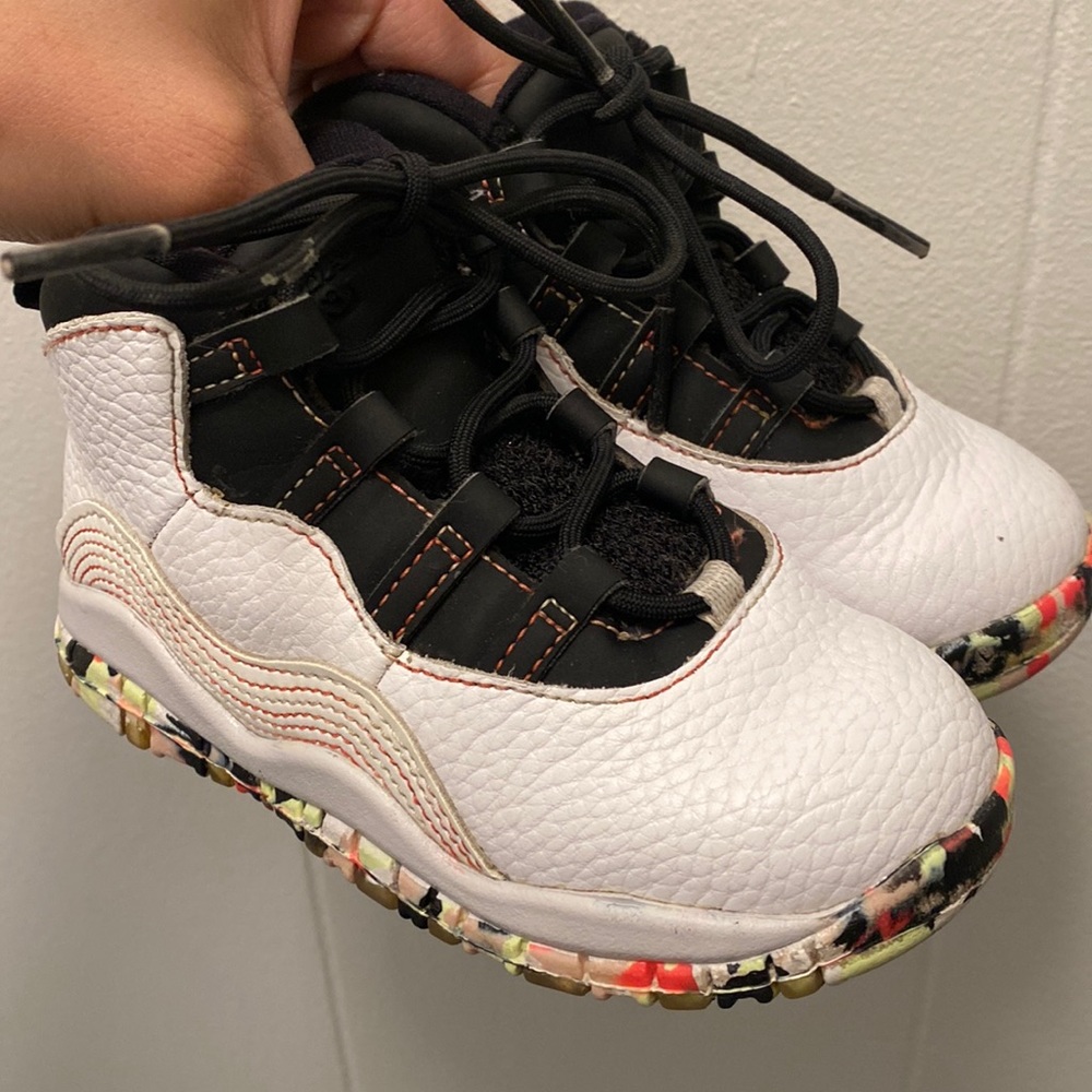 Toddler Girl Air Jordan Retro SE GS